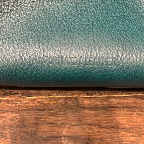 Portland Leather Goods Large Naomi Shoulder Bag in Sea Glass - Picture 5 of 9